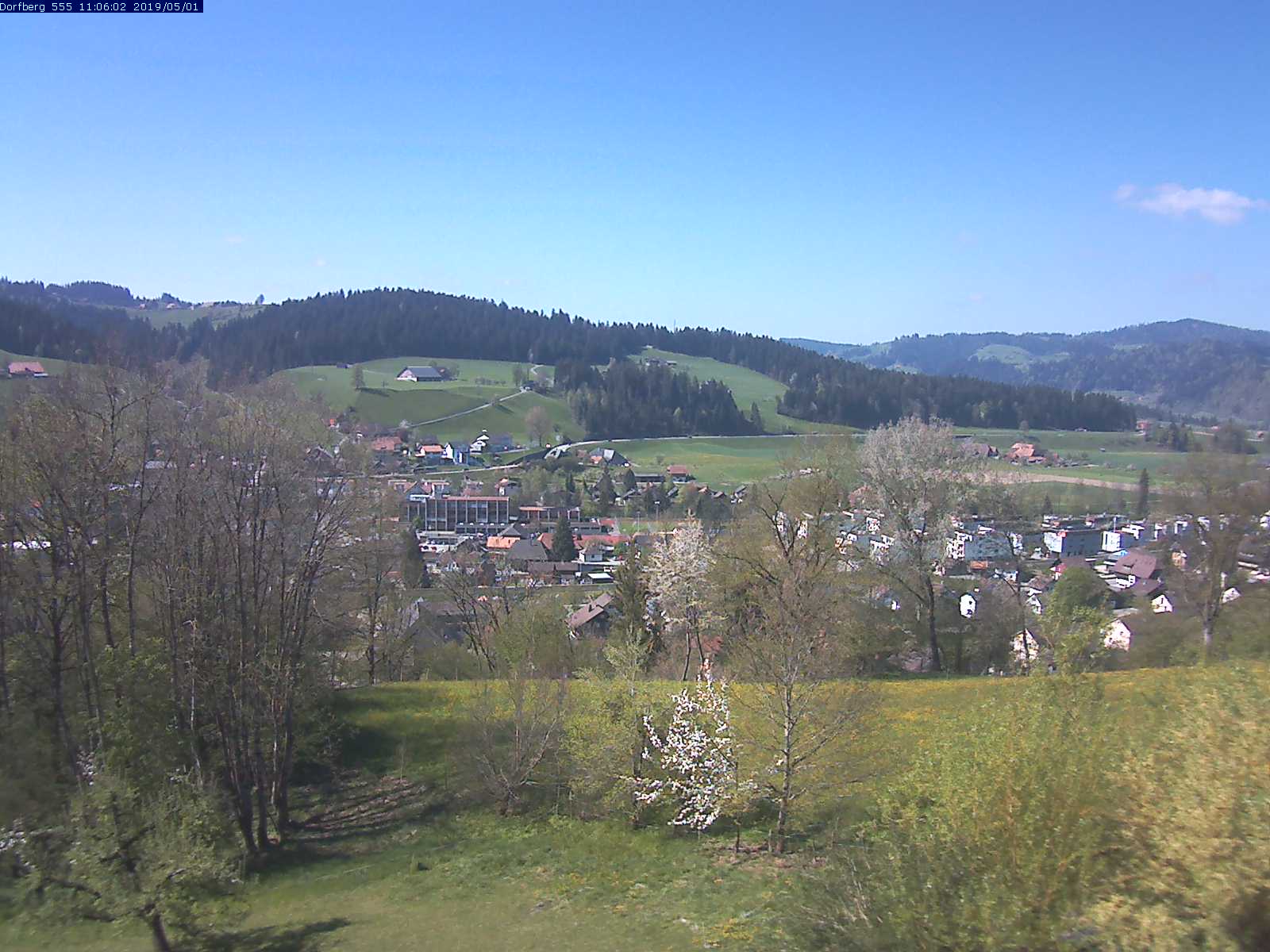 Webcam-Bild: Aussicht vom Dorfberg in Langnau 20190501-110601
