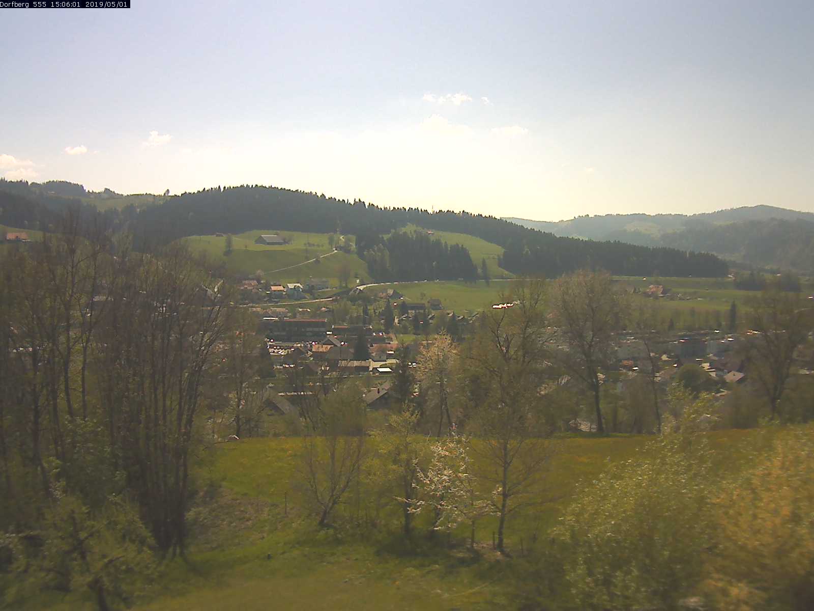 Webcam-Bild: Aussicht vom Dorfberg in Langnau 20190501-150601