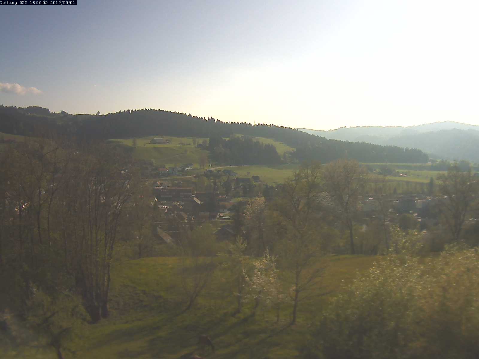 Webcam-Bild: Aussicht vom Dorfberg in Langnau 20190501-180601