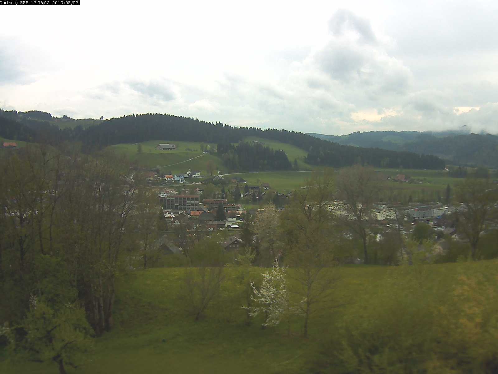 Webcam-Bild: Aussicht vom Dorfberg in Langnau 20190502-170601