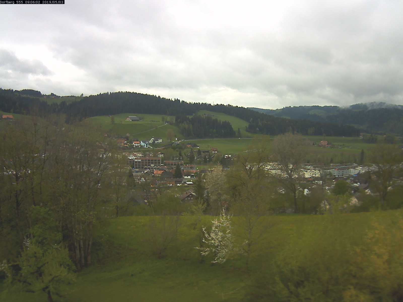 Webcam-Bild: Aussicht vom Dorfberg in Langnau 20190503-090601