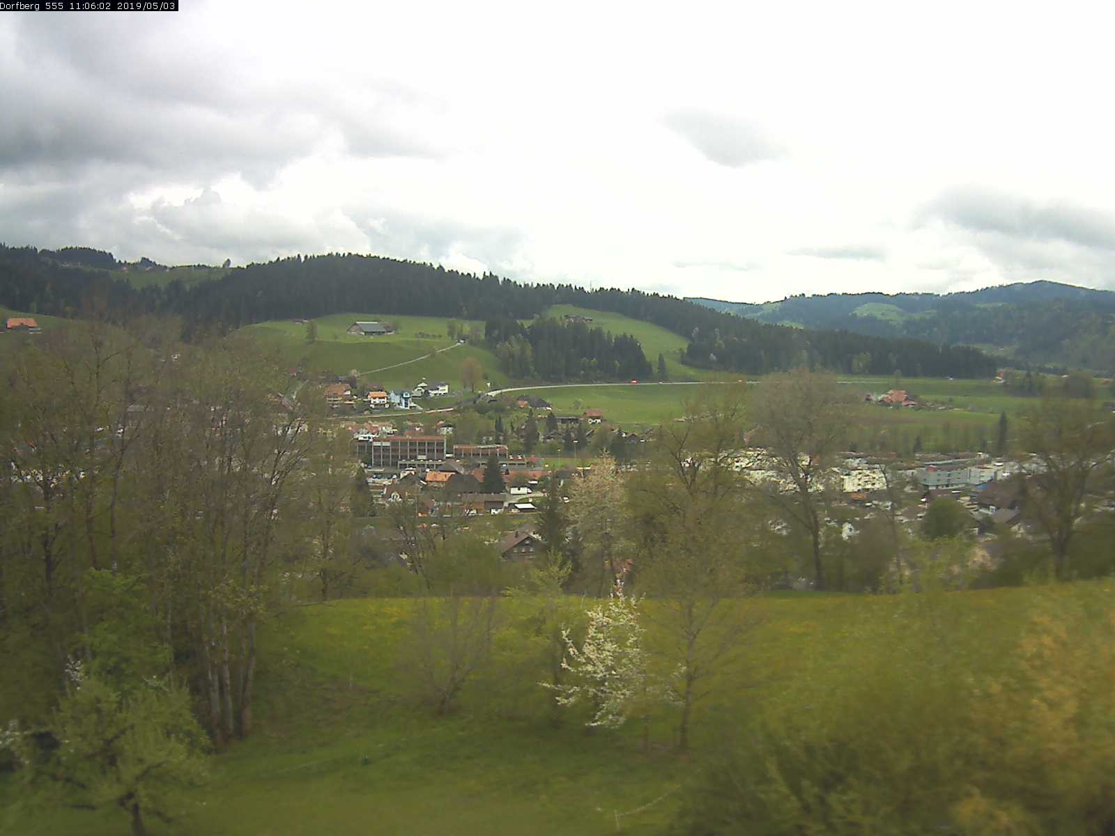 Webcam-Bild: Aussicht vom Dorfberg in Langnau 20190503-110601