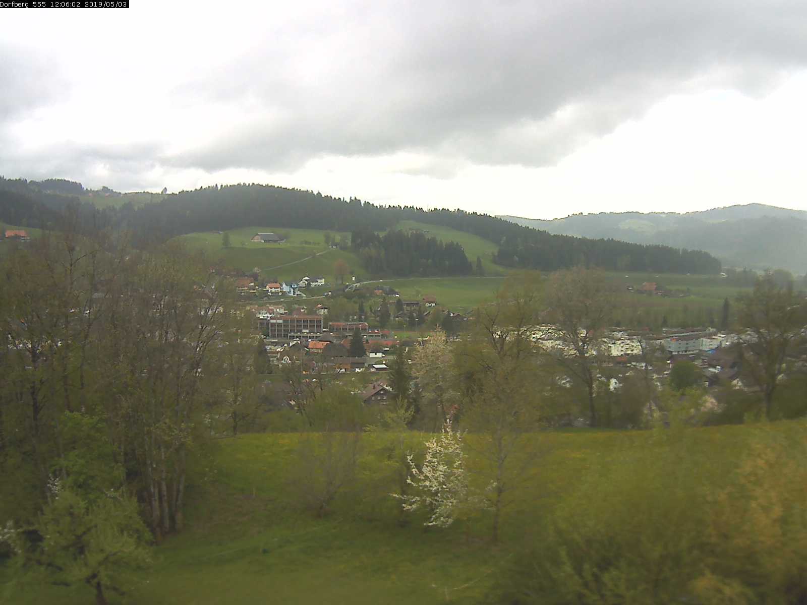 Webcam-Bild: Aussicht vom Dorfberg in Langnau 20190503-120601