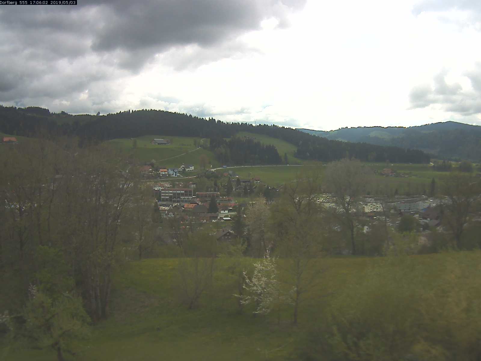 Webcam-Bild: Aussicht vom Dorfberg in Langnau 20190503-170601