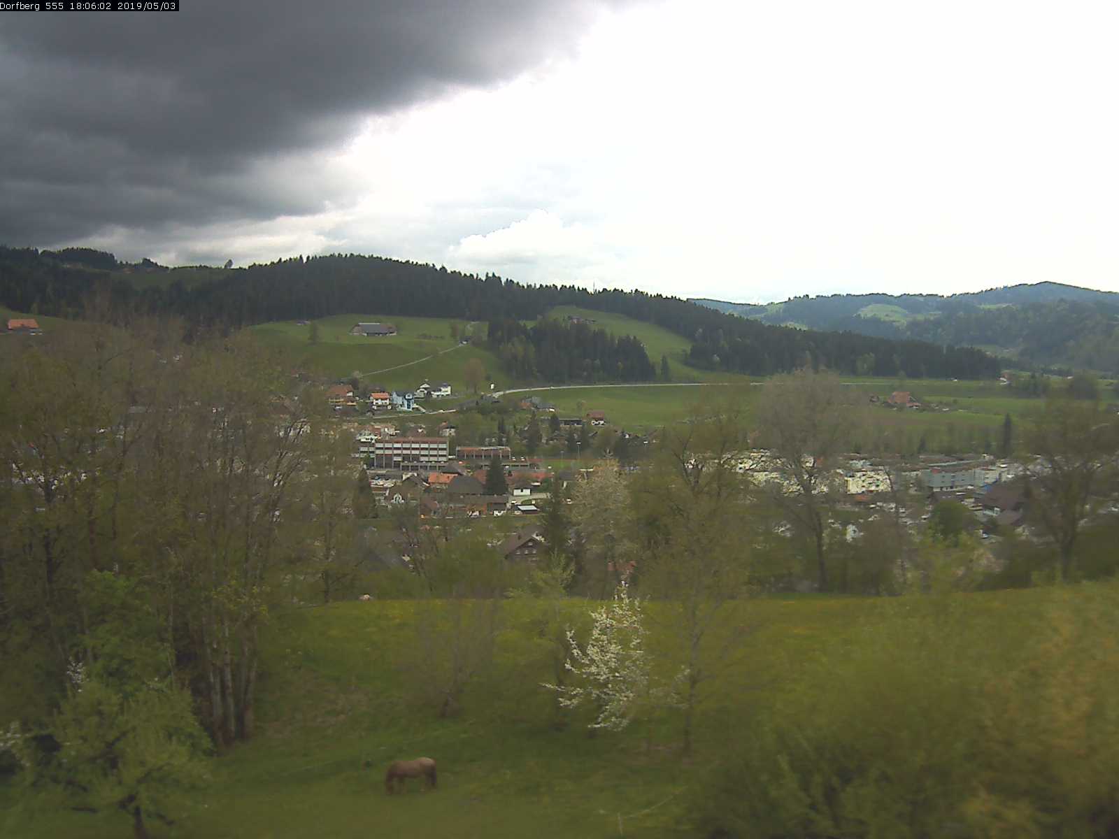Webcam-Bild: Aussicht vom Dorfberg in Langnau 20190503-180601