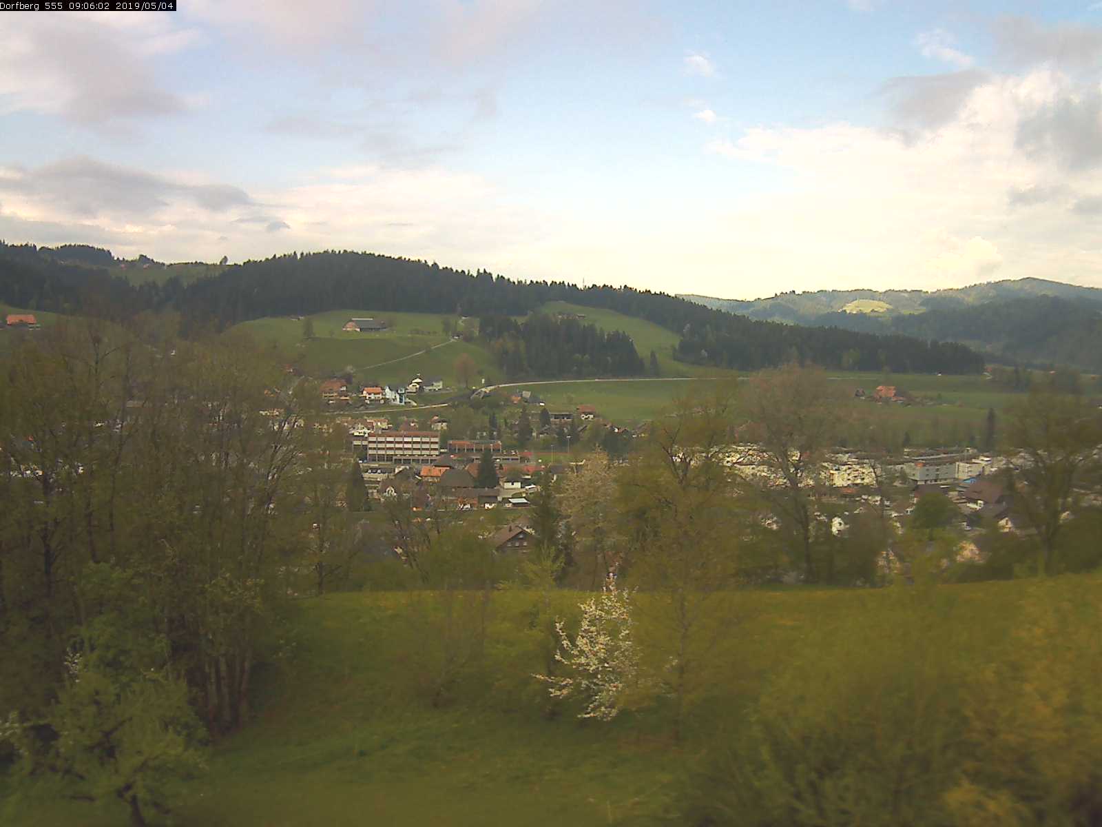 Webcam-Bild: Aussicht vom Dorfberg in Langnau 20190504-090601