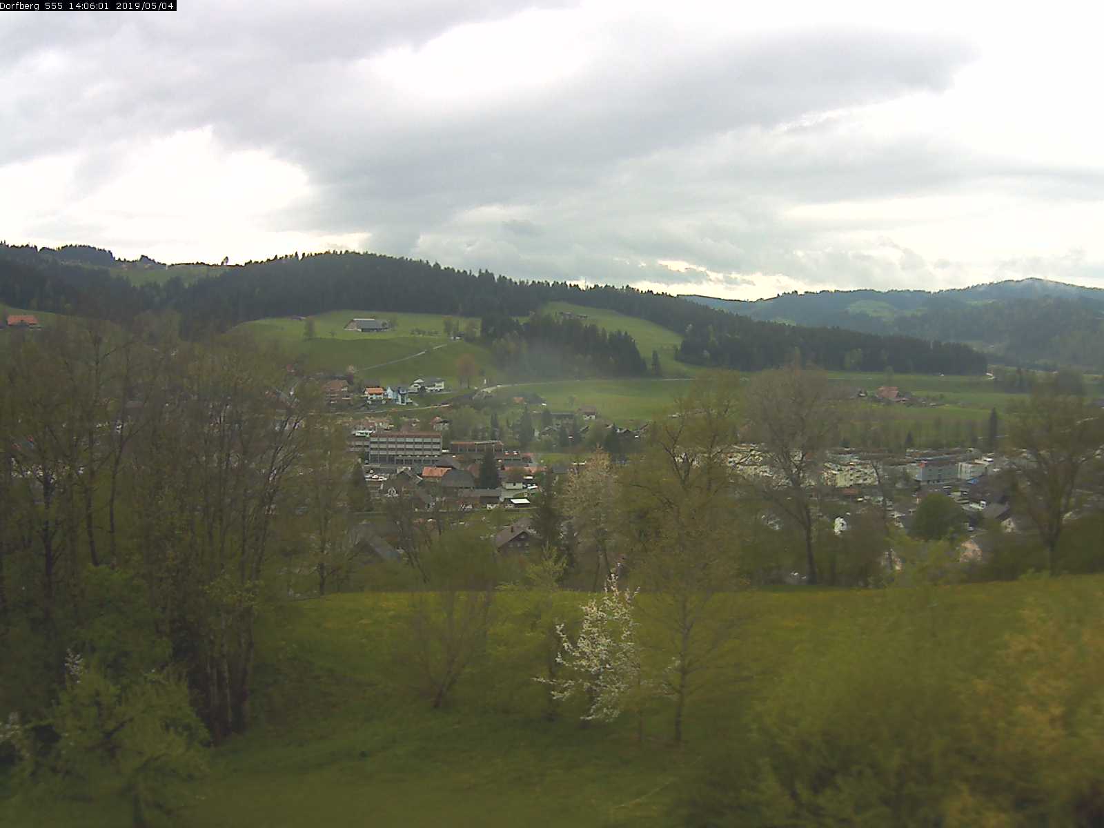 Webcam-Bild: Aussicht vom Dorfberg in Langnau 20190504-140601