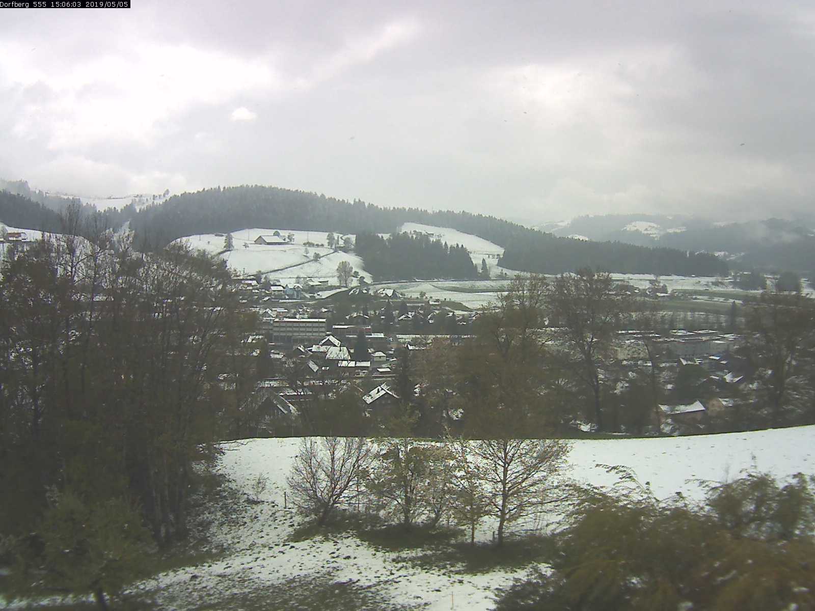 Webcam-Bild: Aussicht vom Dorfberg in Langnau 20190505-150601