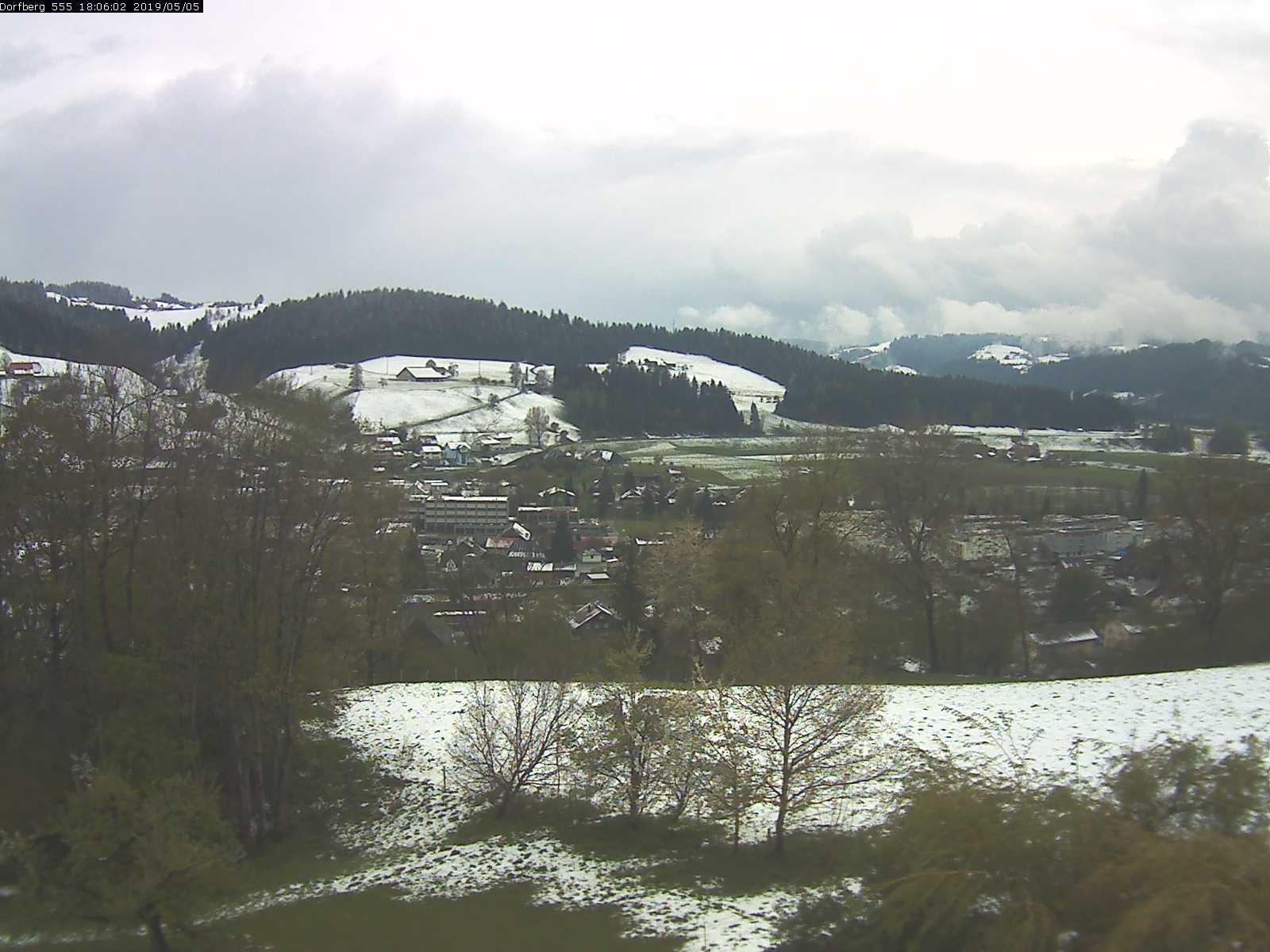 Webcam-Bild: Aussicht vom Dorfberg in Langnau 20190505-180601