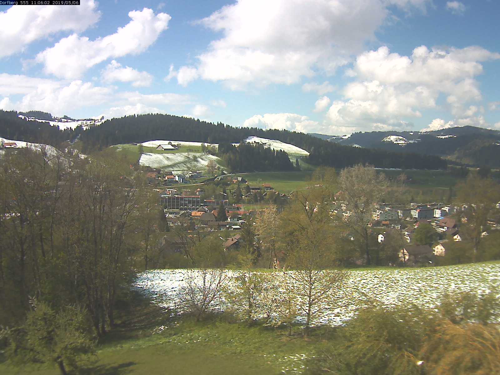 Webcam-Bild: Aussicht vom Dorfberg in Langnau 20190506-110601