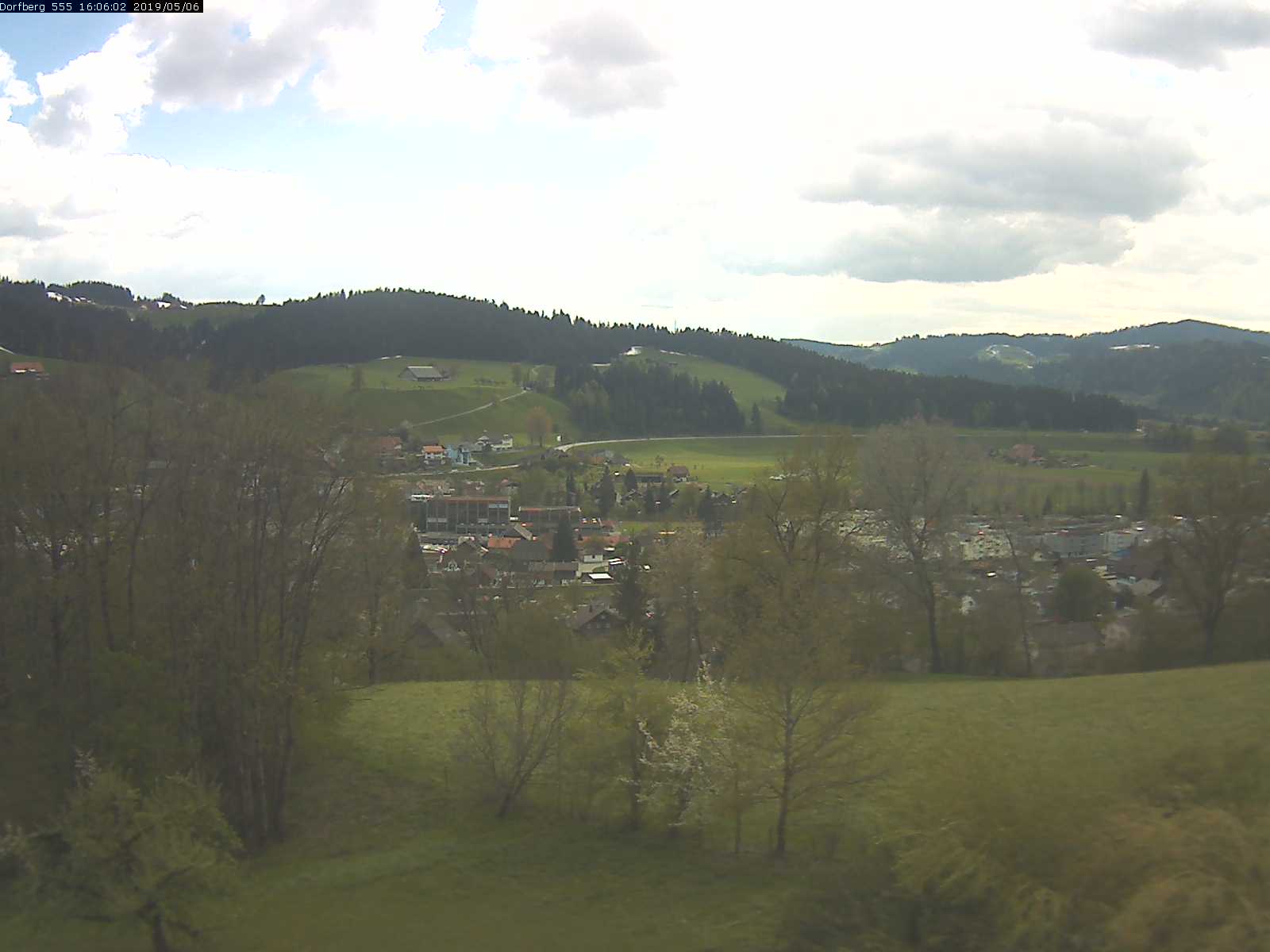 Webcam-Bild: Aussicht vom Dorfberg in Langnau 20190506-160601