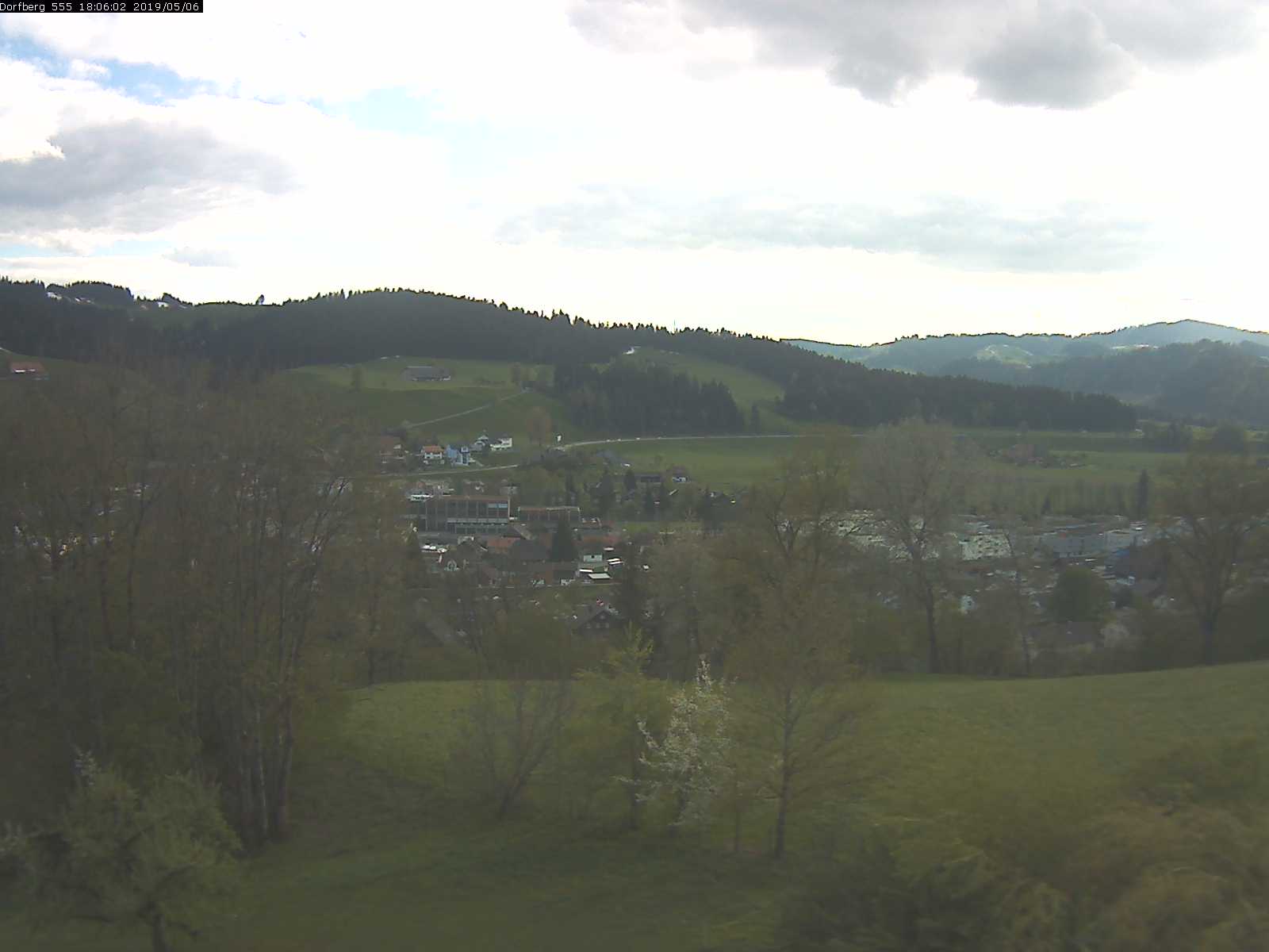 Webcam-Bild: Aussicht vom Dorfberg in Langnau 20190506-180601