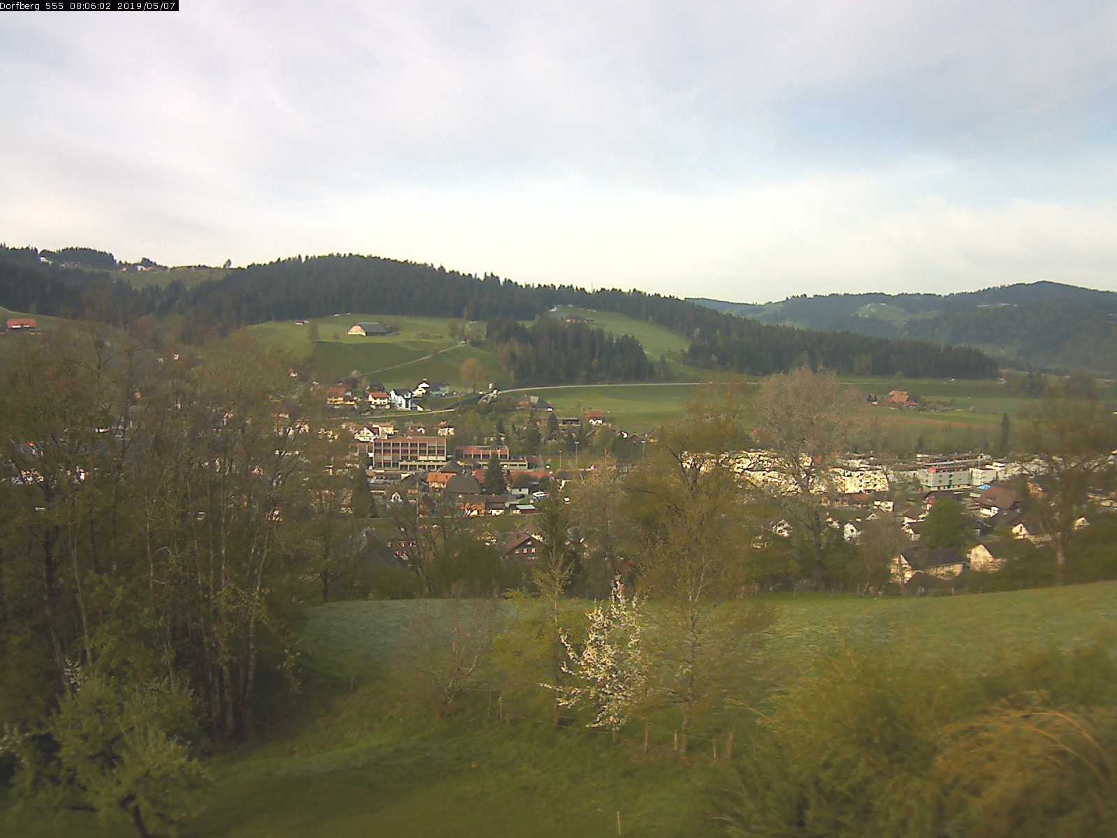 Webcam-Bild: Aussicht vom Dorfberg in Langnau 20190507-080601