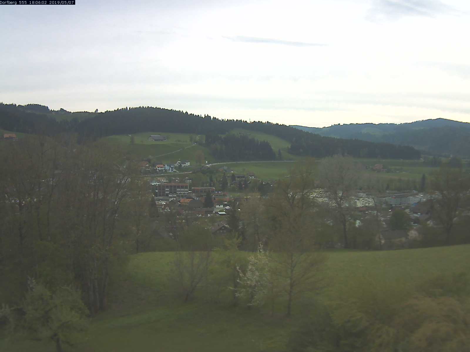Webcam-Bild: Aussicht vom Dorfberg in Langnau 20190507-180601