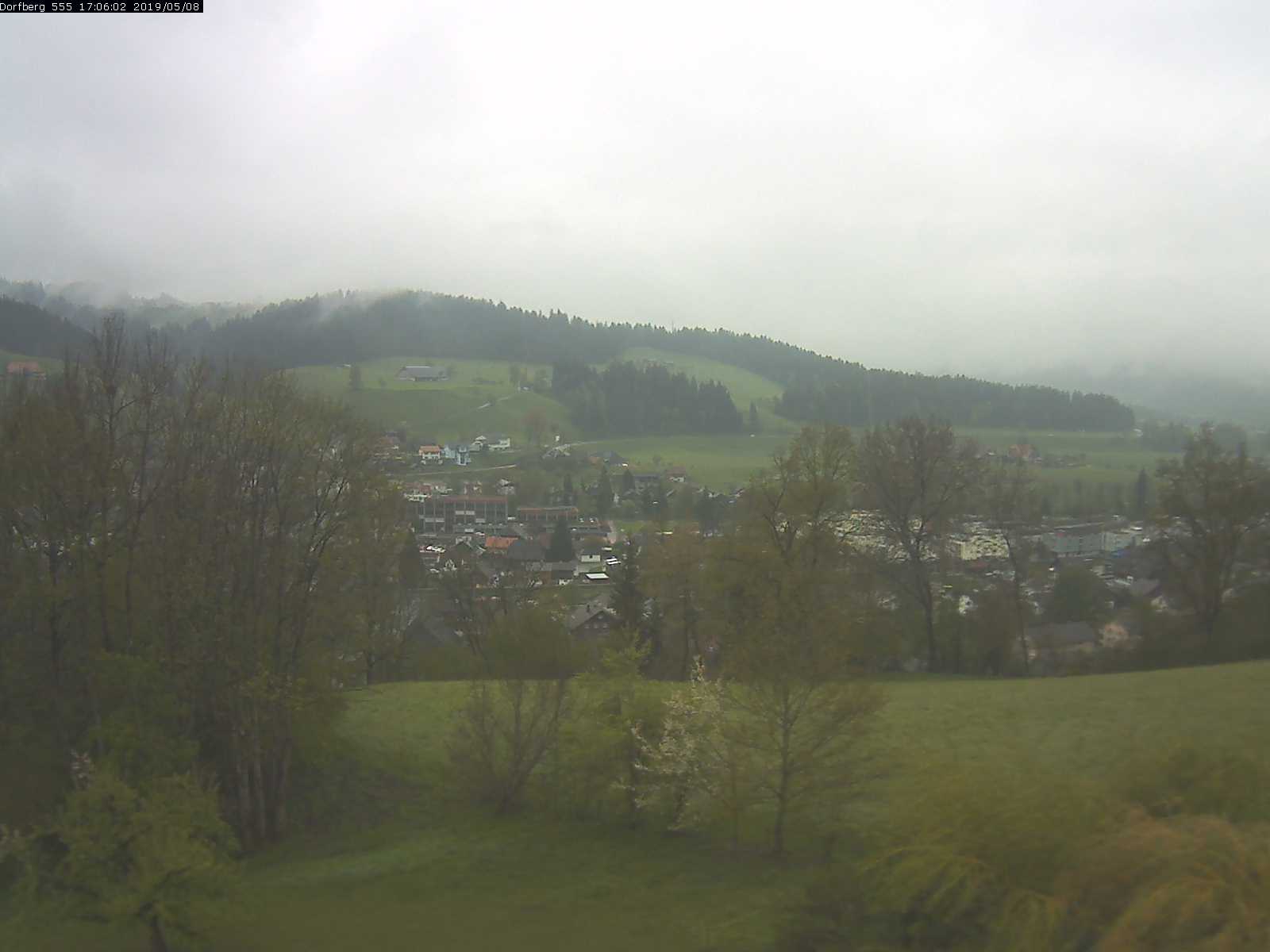 Webcam-Bild: Aussicht vom Dorfberg in Langnau 20190508-170601