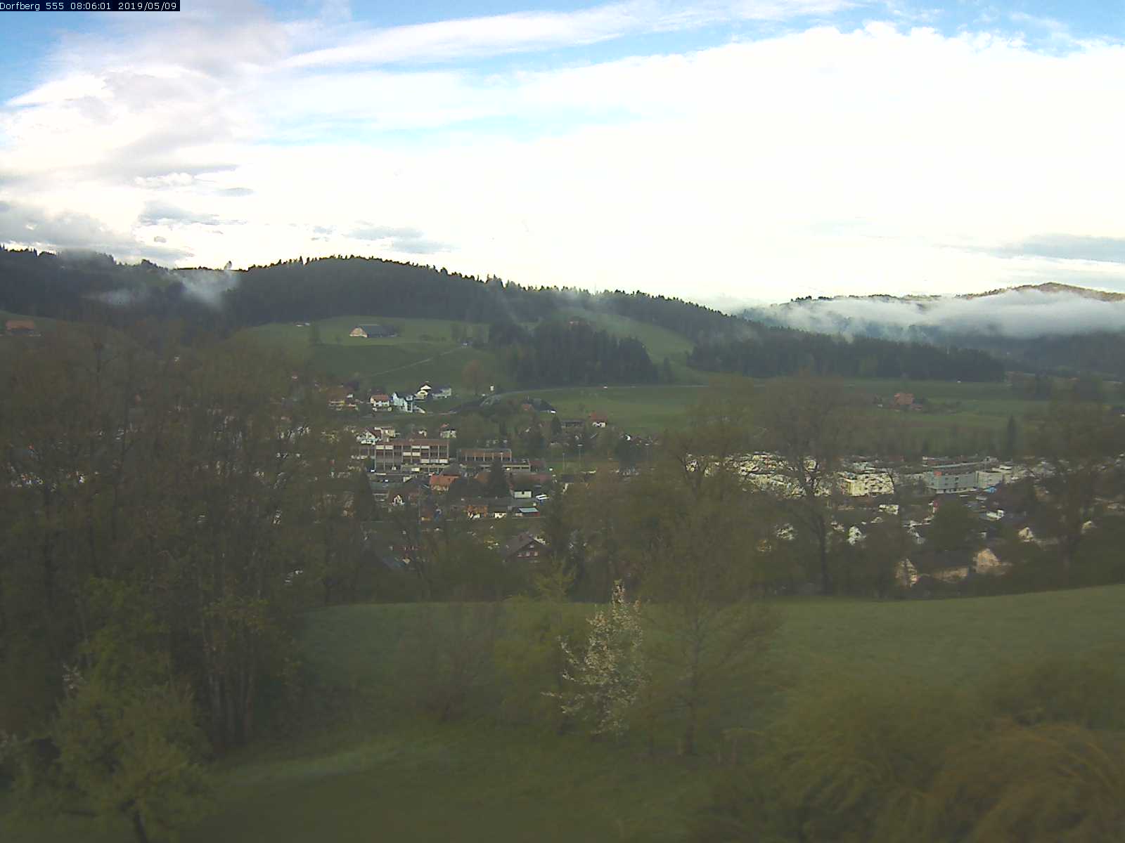 Webcam-Bild: Aussicht vom Dorfberg in Langnau 20190509-080601