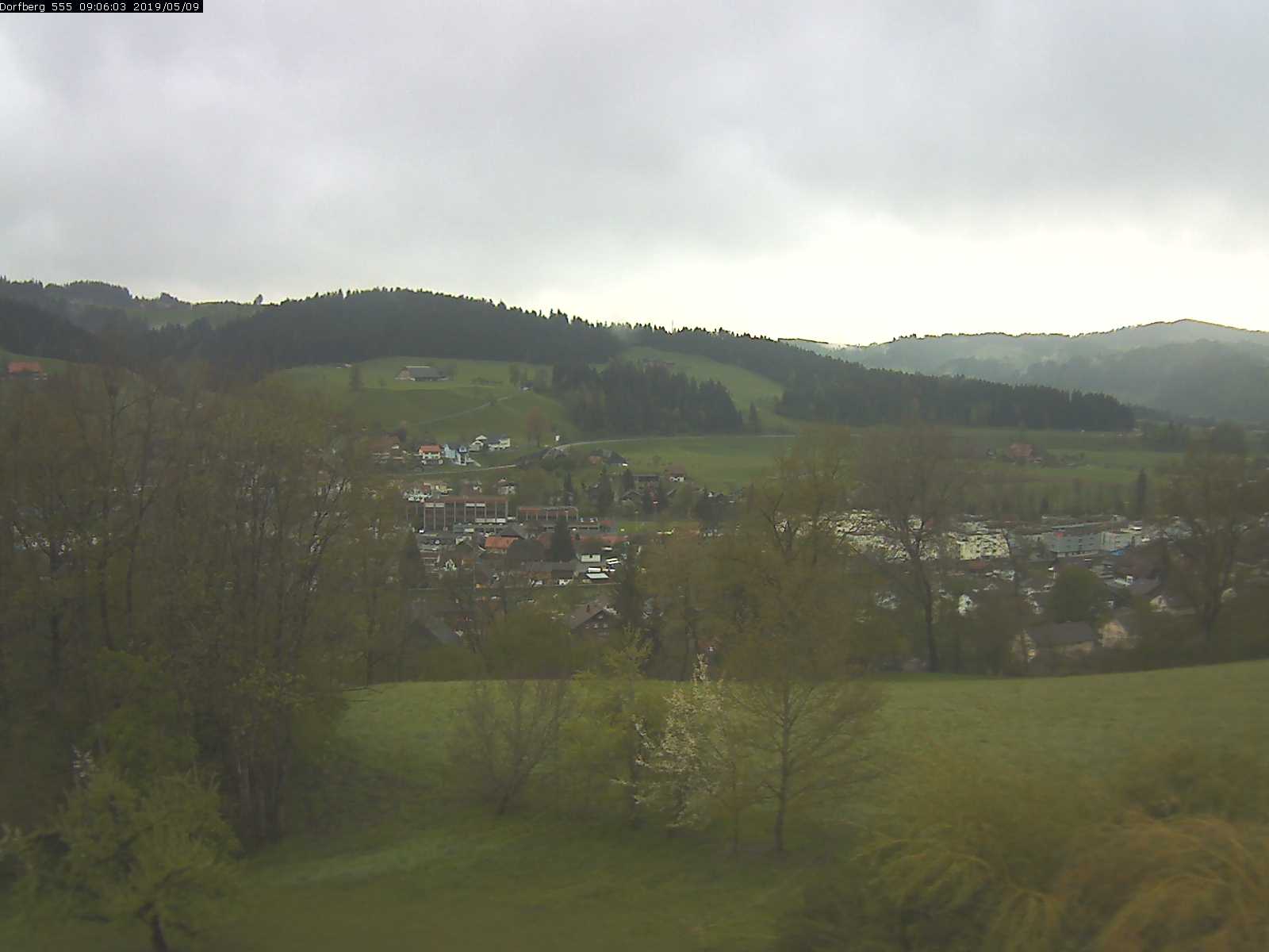 Webcam-Bild: Aussicht vom Dorfberg in Langnau 20190509-090601