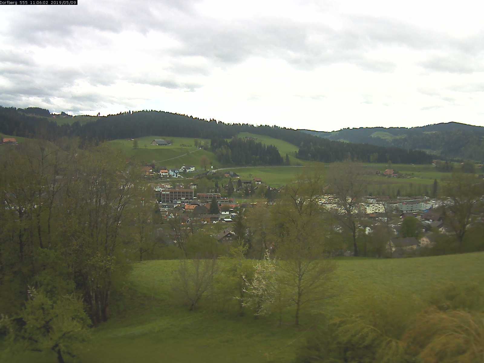 Webcam-Bild: Aussicht vom Dorfberg in Langnau 20190509-110601