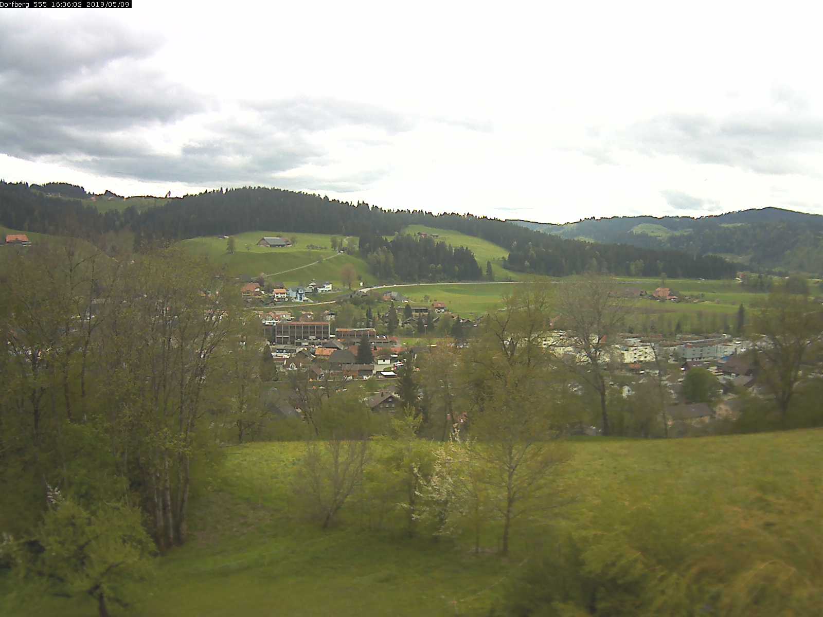 Webcam-Bild: Aussicht vom Dorfberg in Langnau 20190509-160601