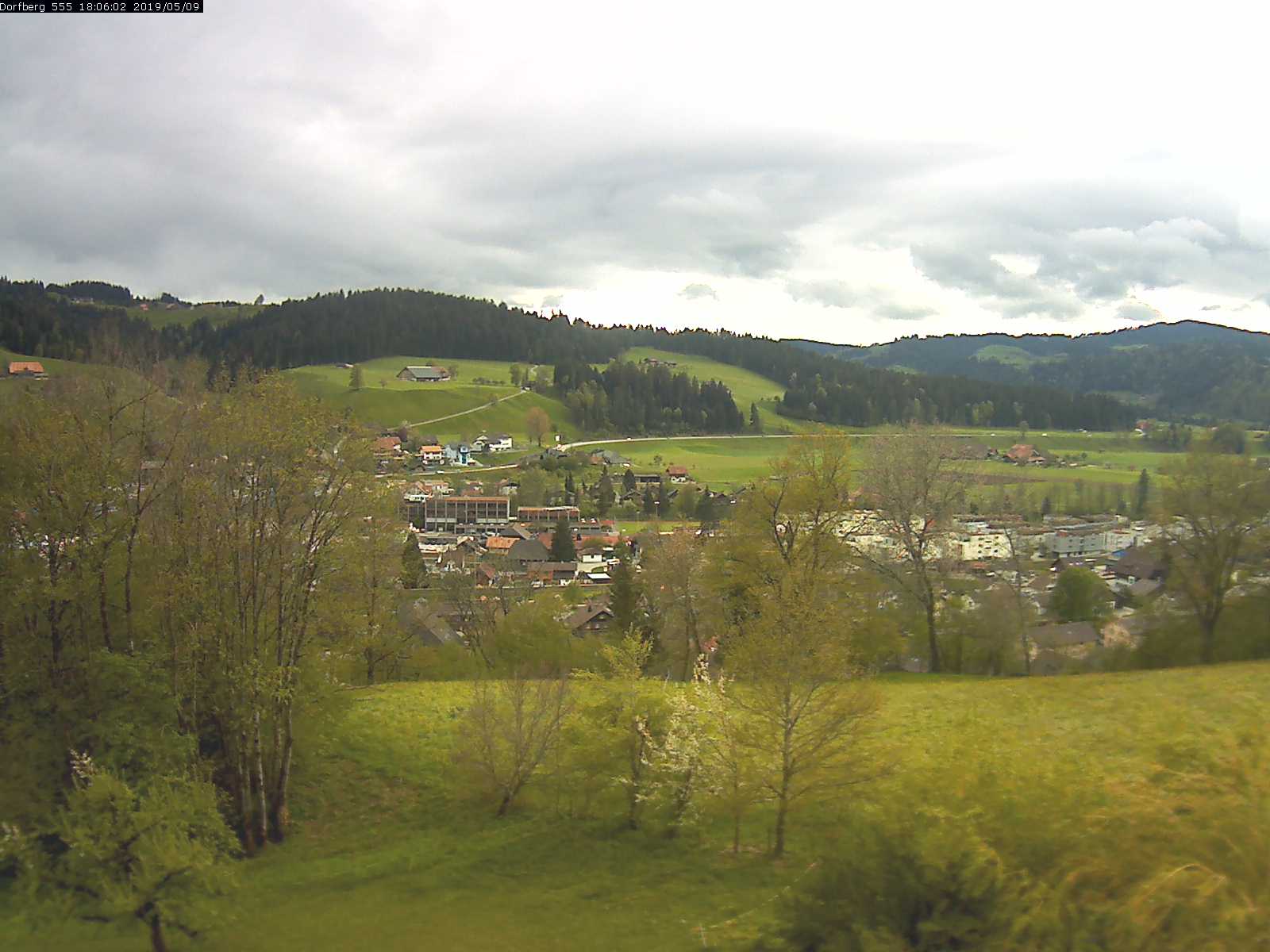 Webcam-Bild: Aussicht vom Dorfberg in Langnau 20190509-180601