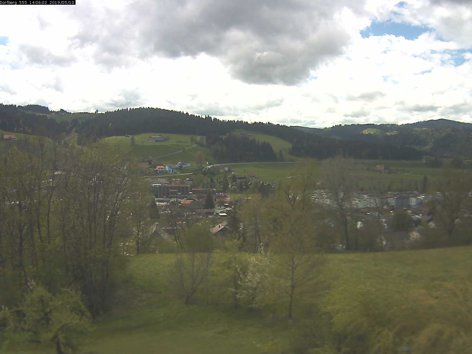 Webcam-Bild: Aussicht vom Dorfberg in Langnau 20190510-140601