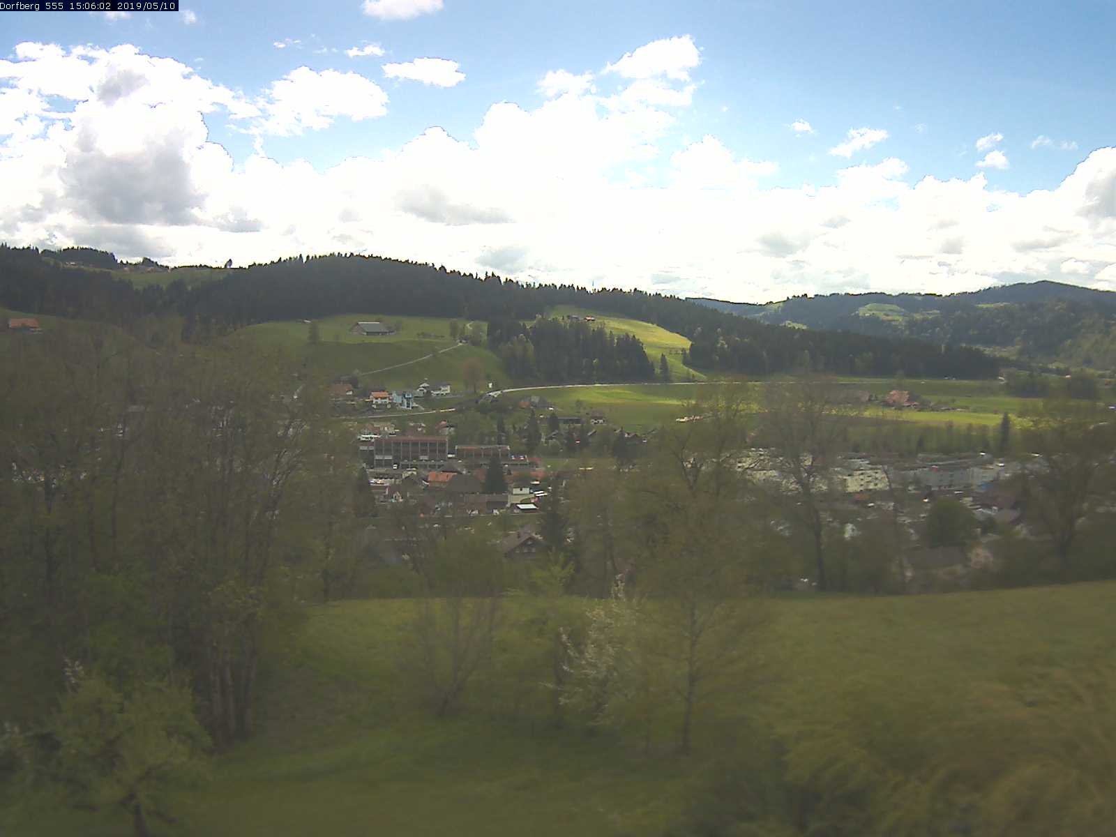 Webcam-Bild: Aussicht vom Dorfberg in Langnau 20190510-150601
