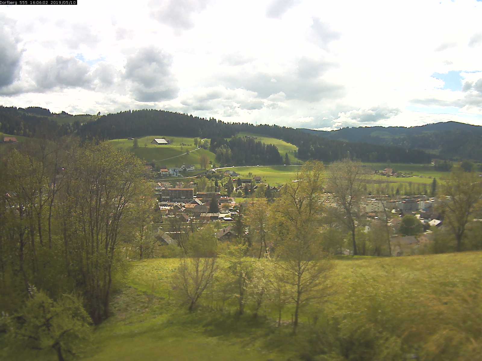 Webcam-Bild: Aussicht vom Dorfberg in Langnau 20190510-160601