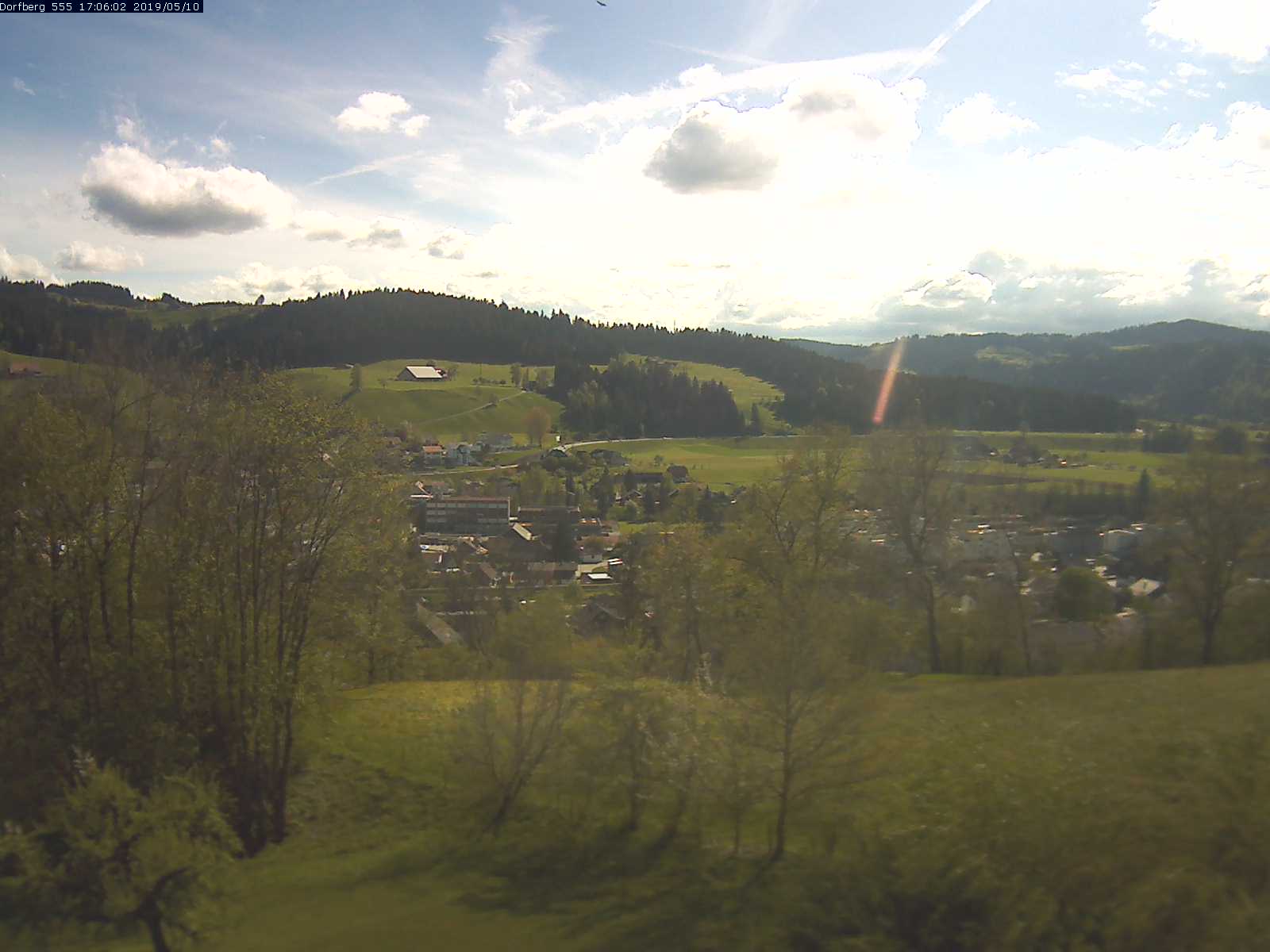 Webcam-Bild: Aussicht vom Dorfberg in Langnau 20190510-170601