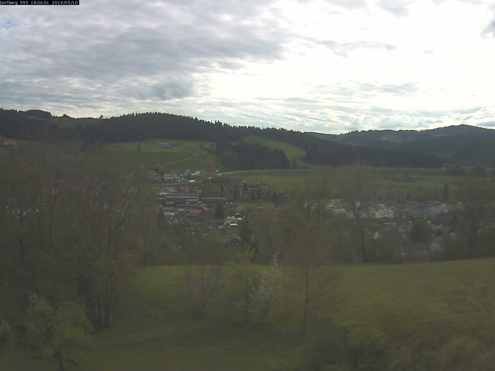 Webcam-Bild: Aussicht vom Dorfberg in Langnau 20190510-180601
