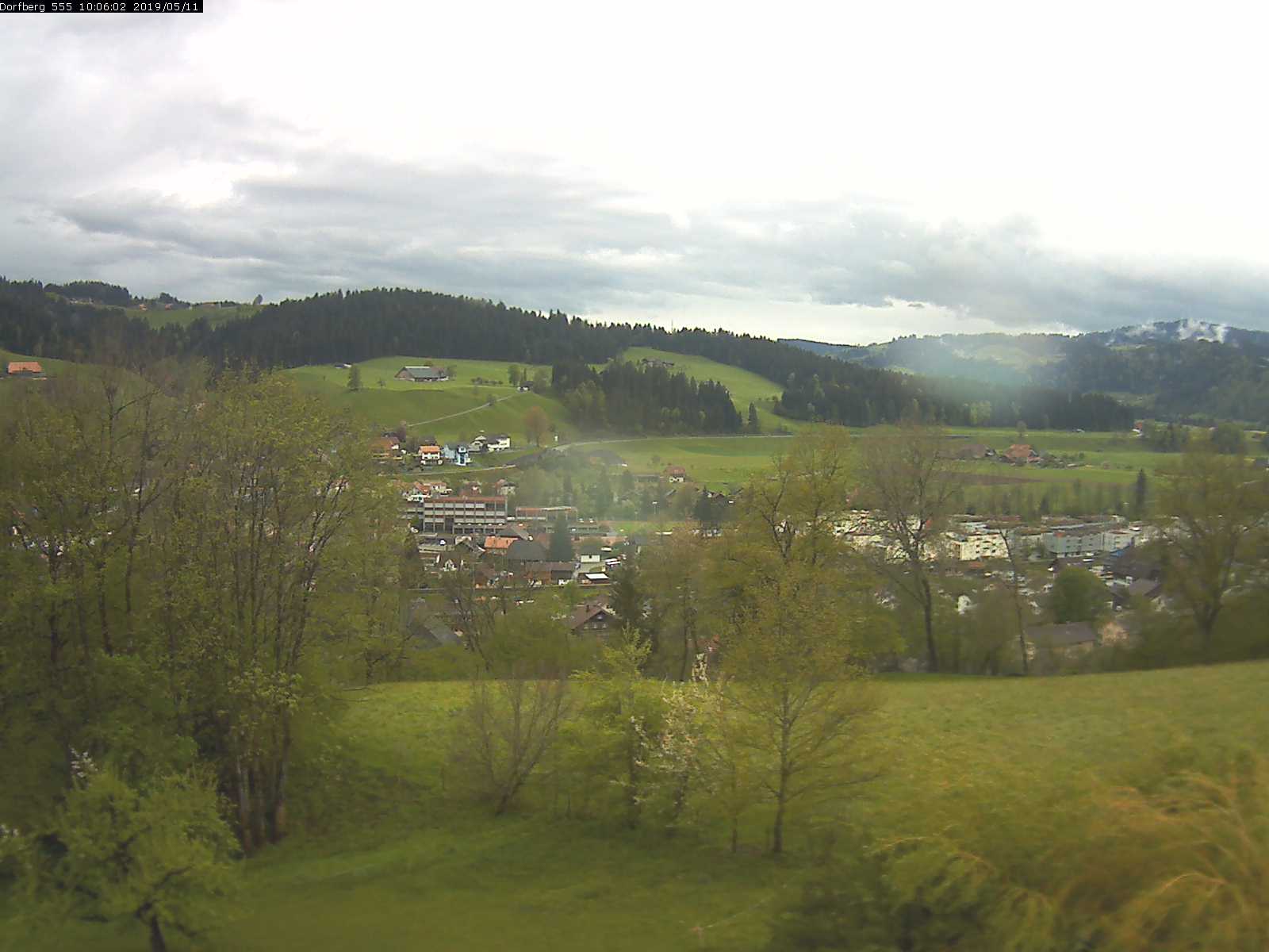 Webcam-Bild: Aussicht vom Dorfberg in Langnau 20190511-100601