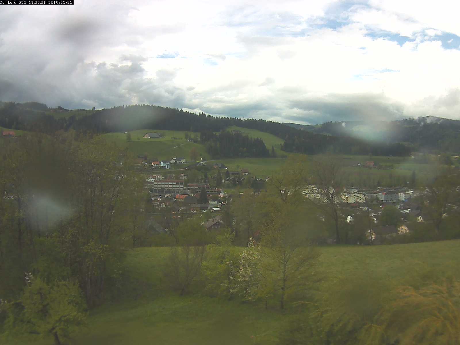 Webcam-Bild: Aussicht vom Dorfberg in Langnau 20190511-110601