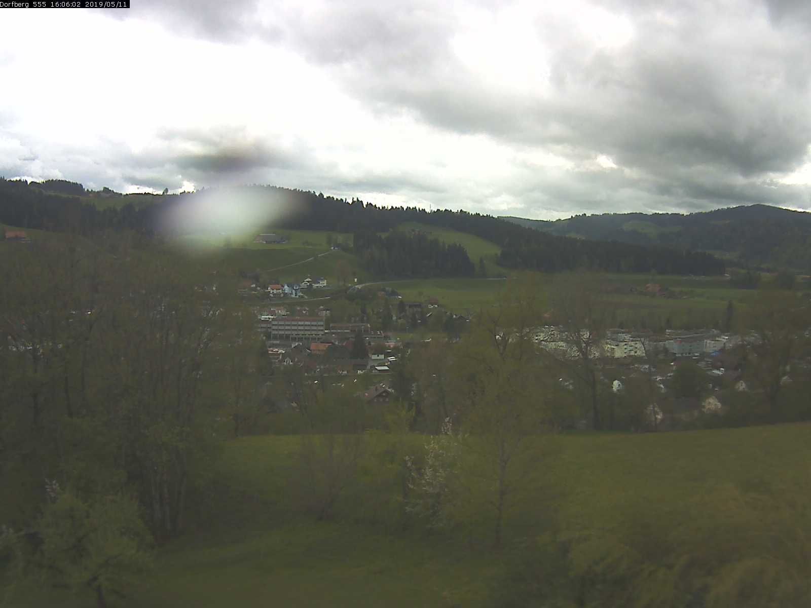 Webcam-Bild: Aussicht vom Dorfberg in Langnau 20190511-160601
