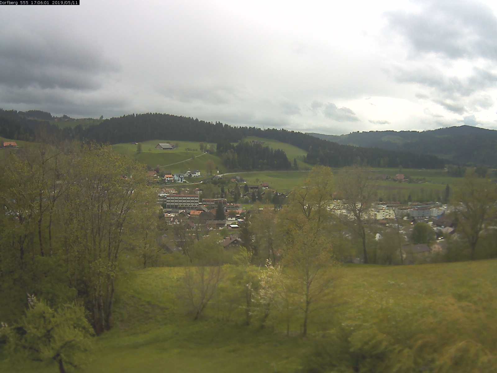 Webcam-Bild: Aussicht vom Dorfberg in Langnau 20190511-170601