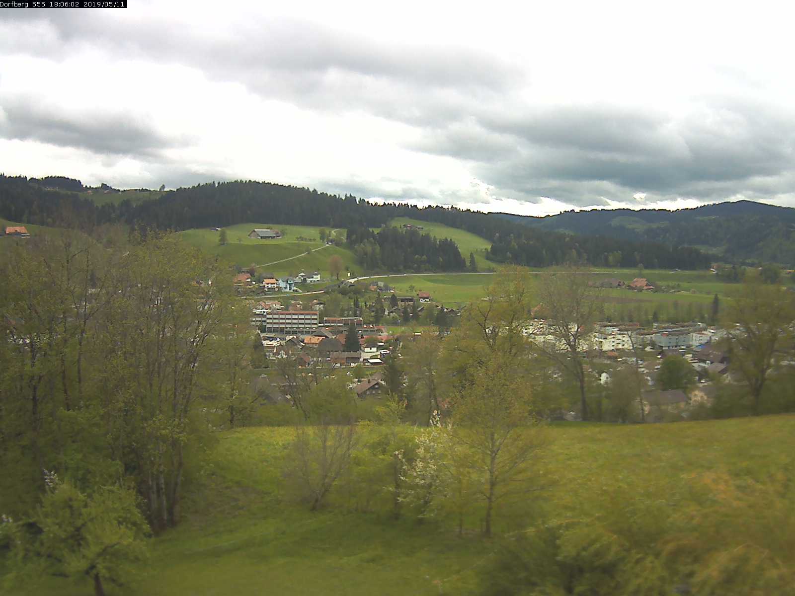 Webcam-Bild: Aussicht vom Dorfberg in Langnau 20190511-180601