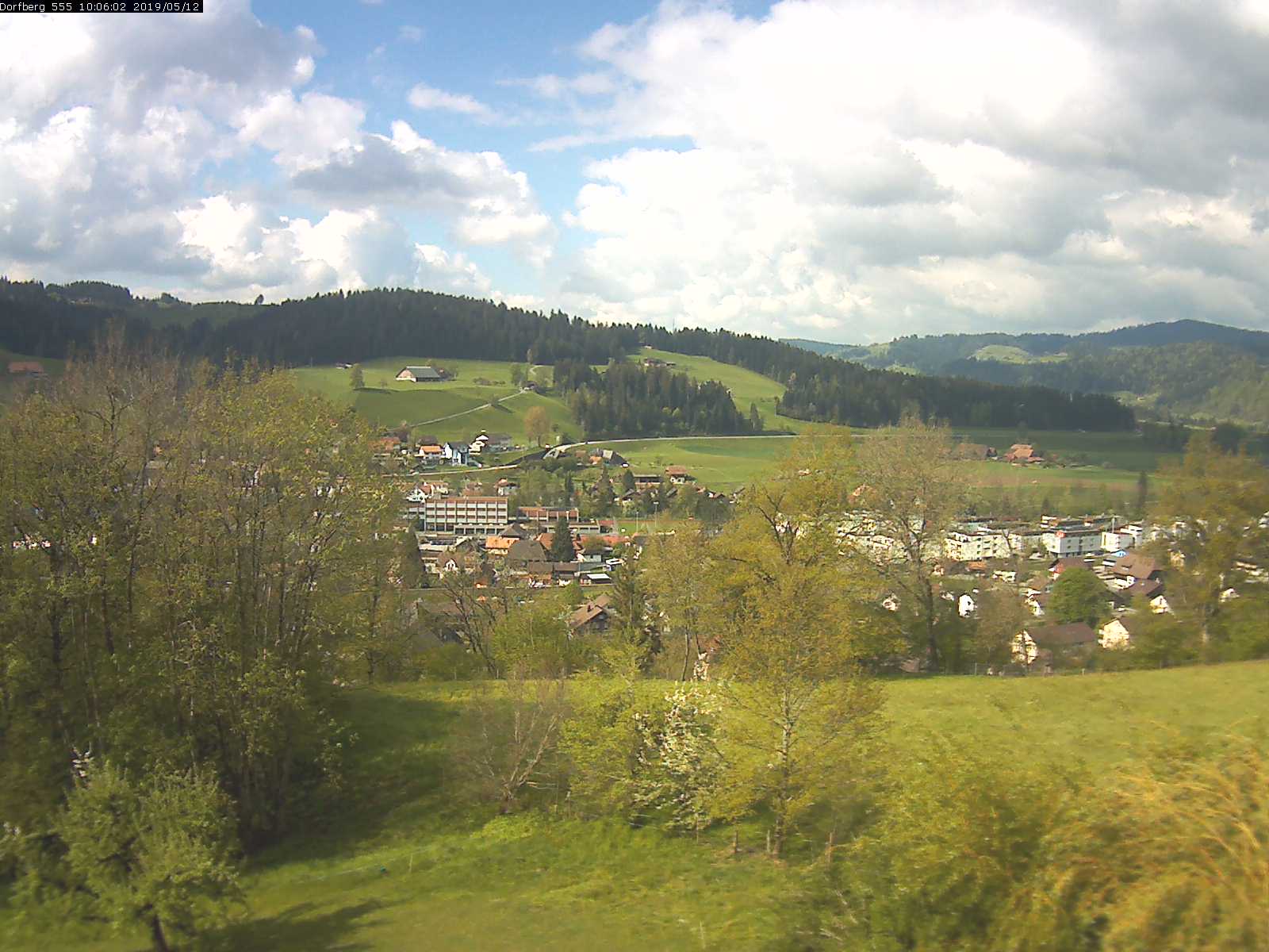 Webcam-Bild: Aussicht vom Dorfberg in Langnau 20190512-100601