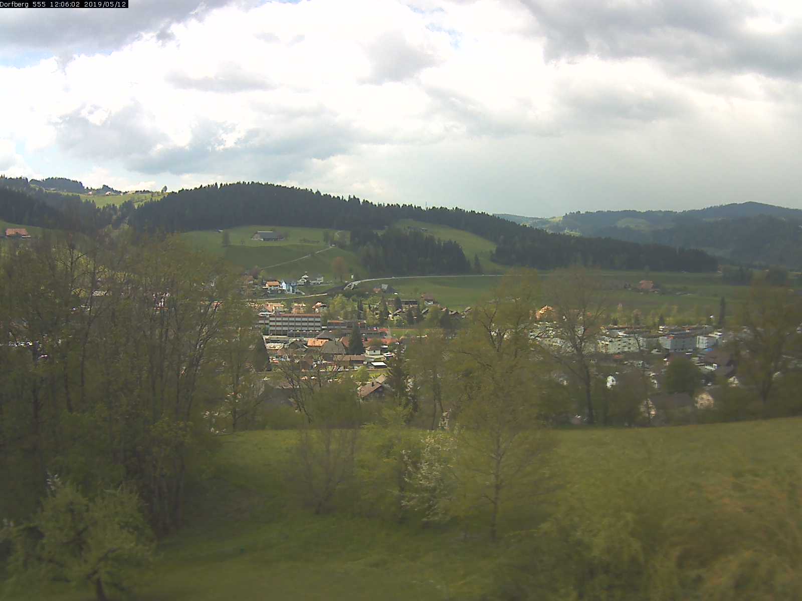 Webcam-Bild: Aussicht vom Dorfberg in Langnau 20190512-120601