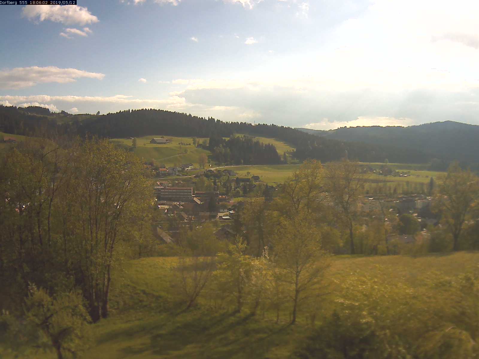 Webcam-Bild: Aussicht vom Dorfberg in Langnau 20190512-180601