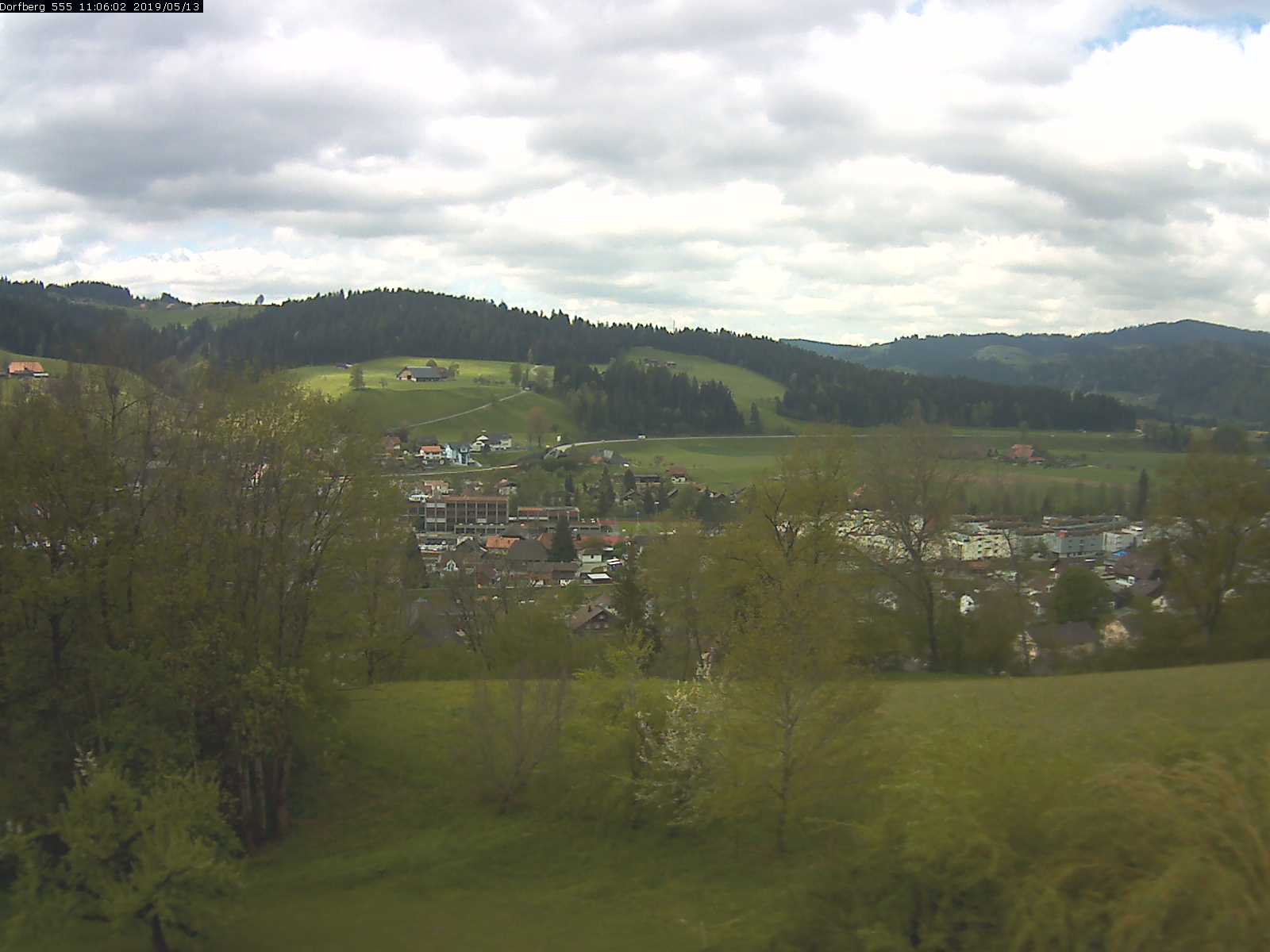 Webcam-Bild: Aussicht vom Dorfberg in Langnau 20190513-110601