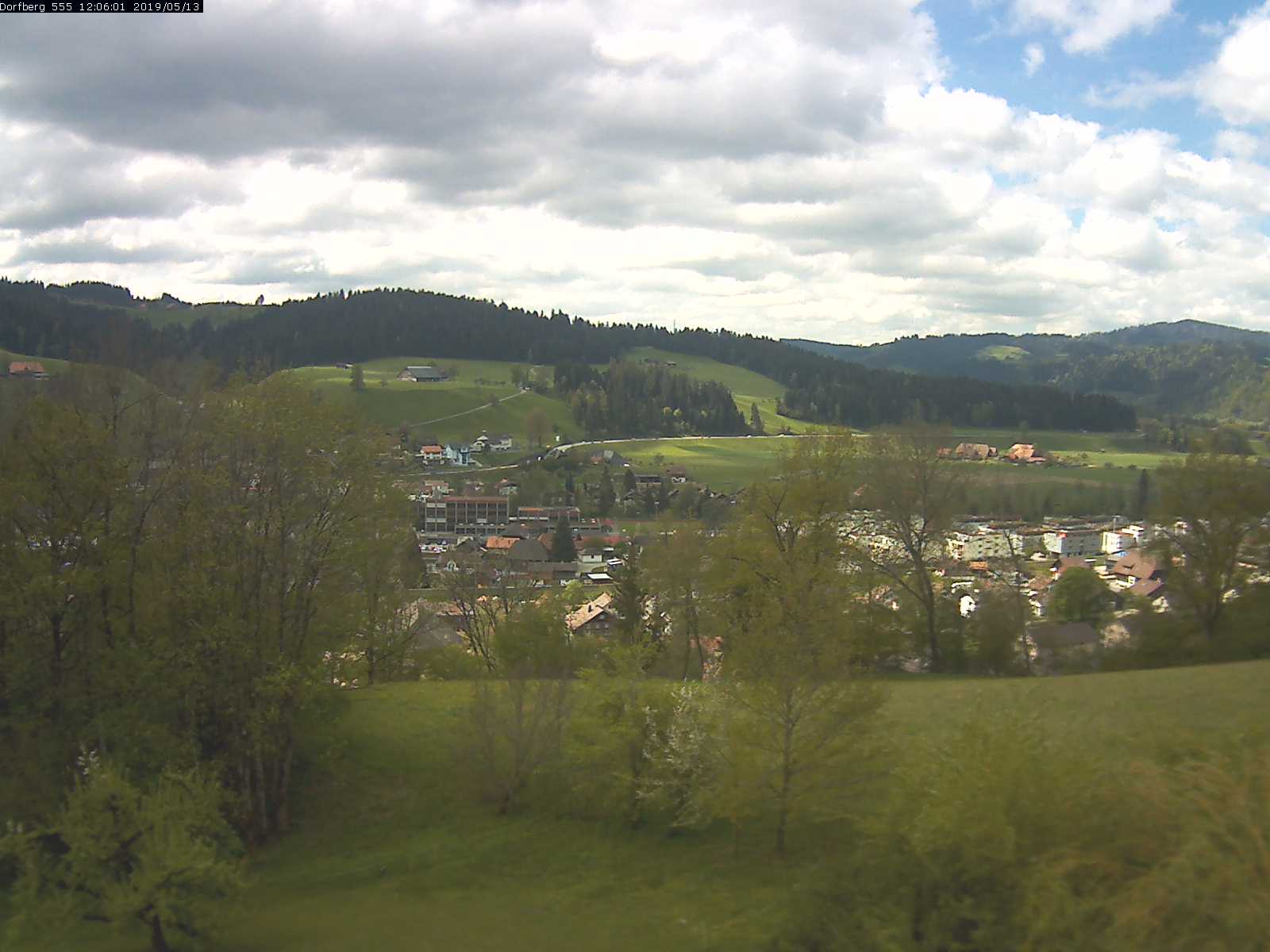 Webcam-Bild: Aussicht vom Dorfberg in Langnau 20190513-120601