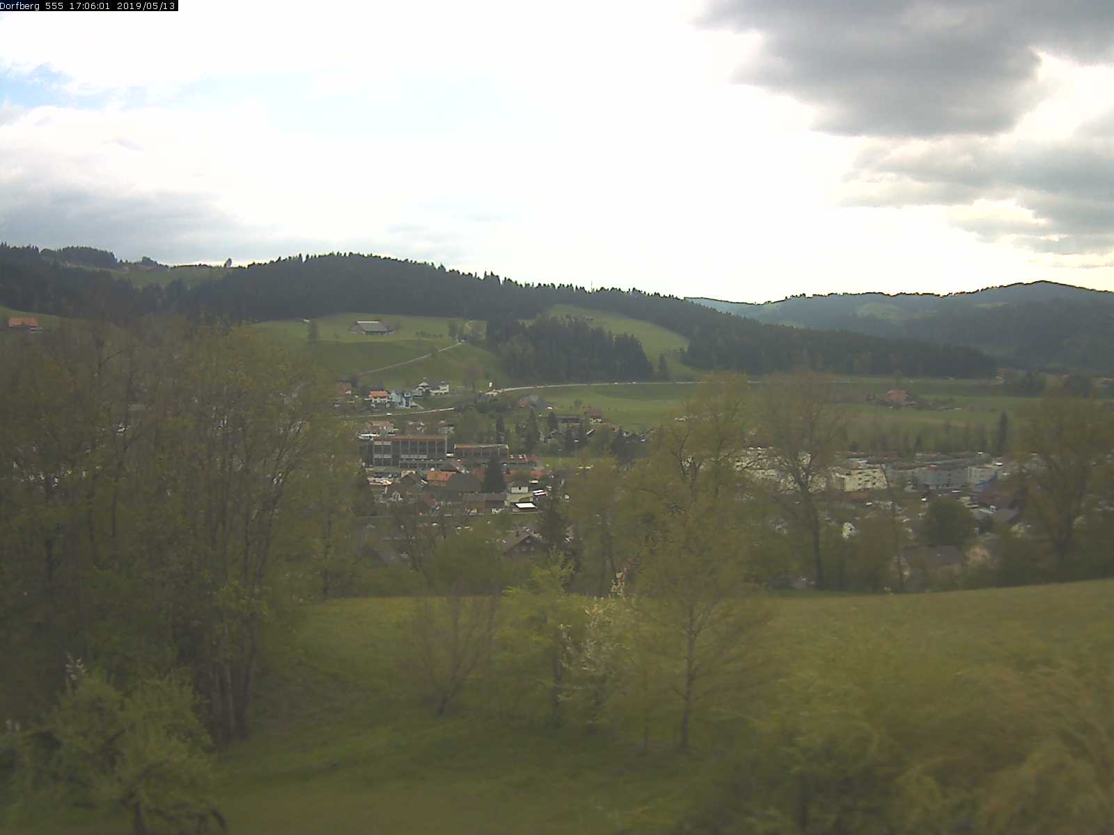 Webcam-Bild: Aussicht vom Dorfberg in Langnau 20190513-170601