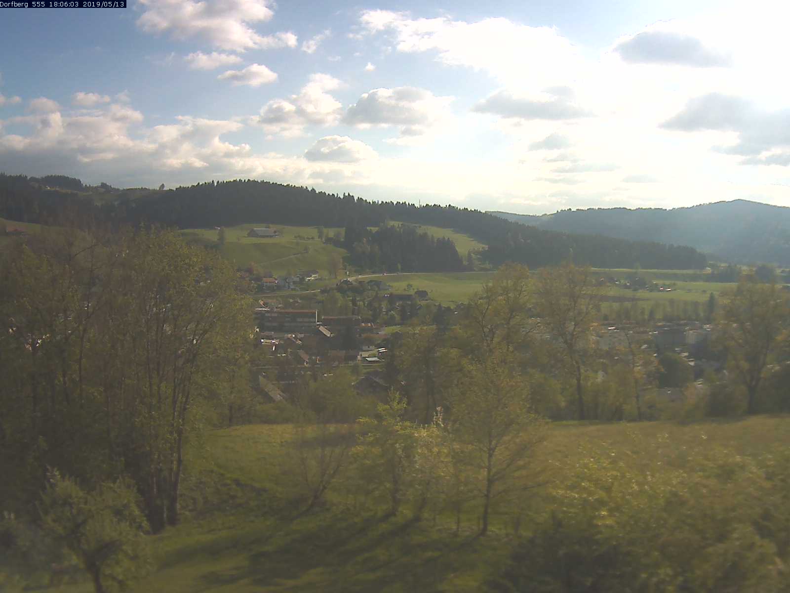 Webcam-Bild: Aussicht vom Dorfberg in Langnau 20190513-180601