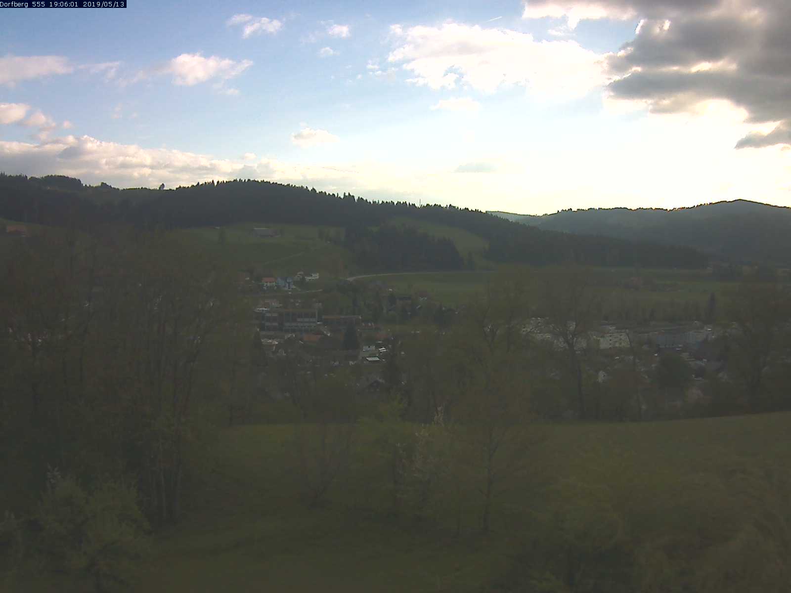 Webcam-Bild: Aussicht vom Dorfberg in Langnau 20190513-190601