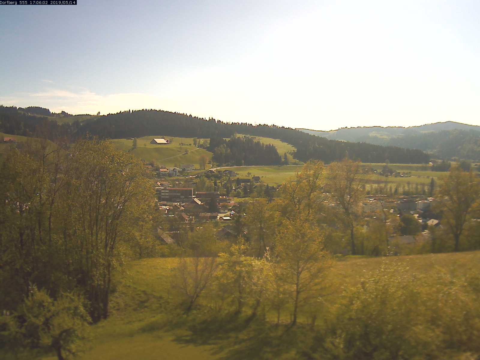 Webcam-Bild: Aussicht vom Dorfberg in Langnau 20190514-170601