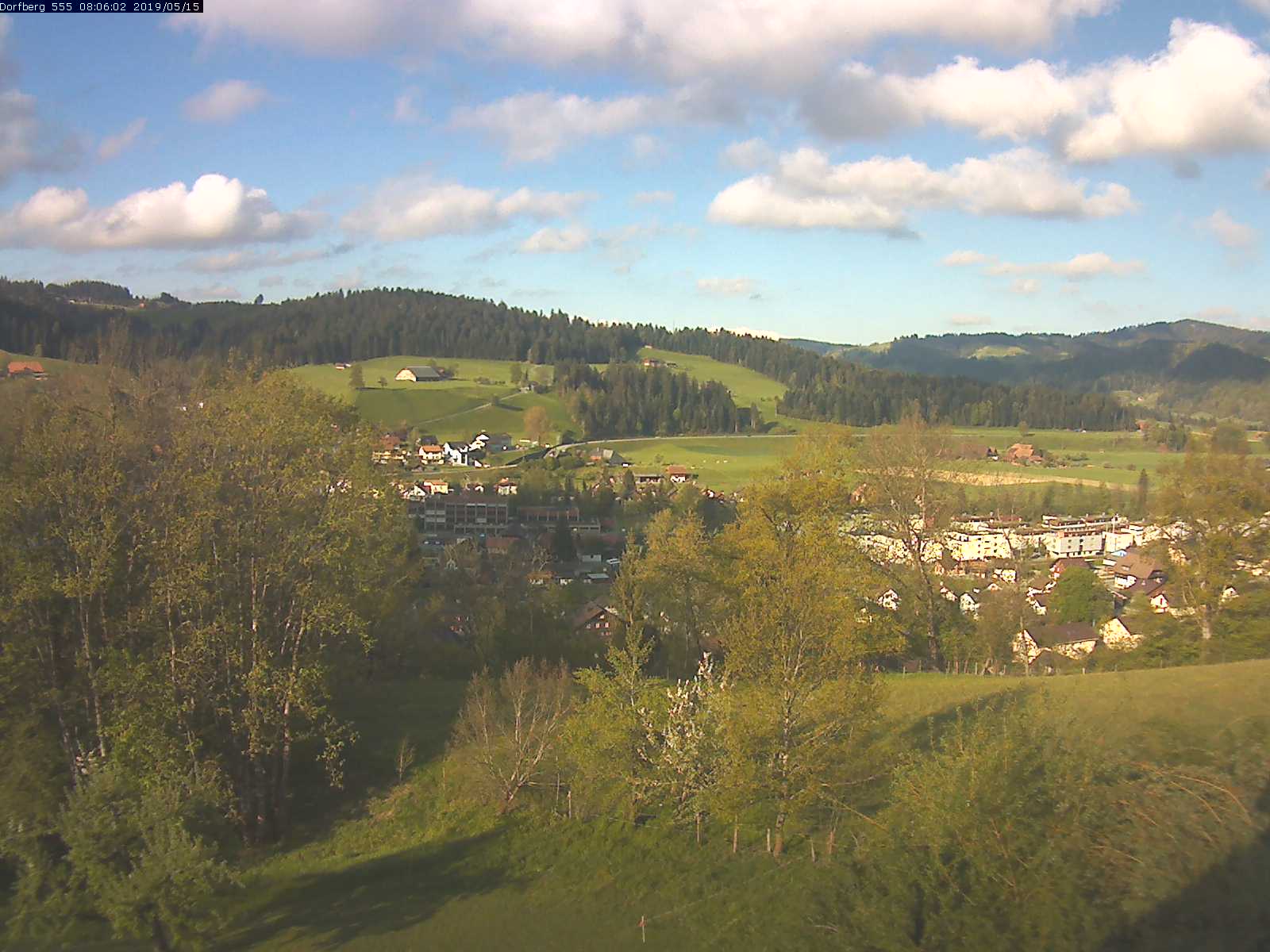 Webcam-Bild: Aussicht vom Dorfberg in Langnau 20190515-080601
