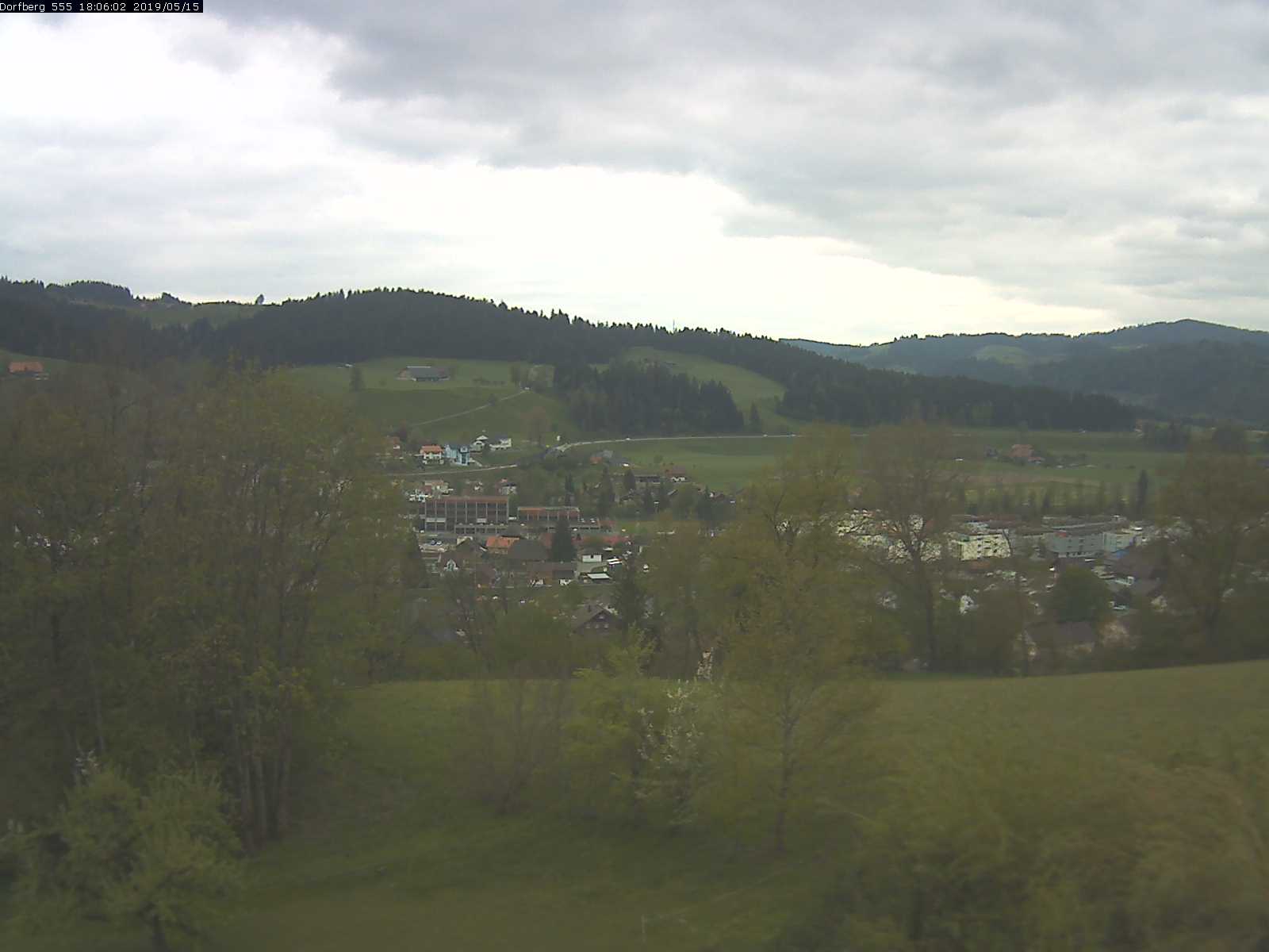Webcam-Bild: Aussicht vom Dorfberg in Langnau 20190515-180601