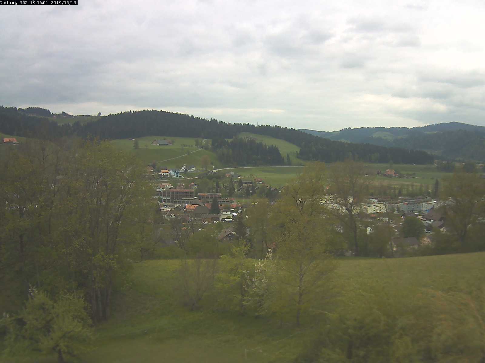 Webcam-Bild: Aussicht vom Dorfberg in Langnau 20190515-190601