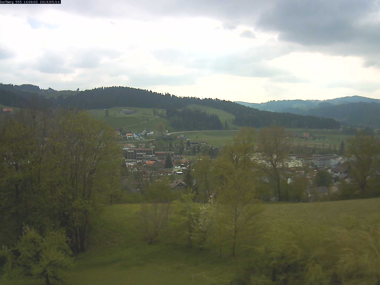 Webcam-Bild: Aussicht vom Dorfberg in Langnau 20190516-160601
