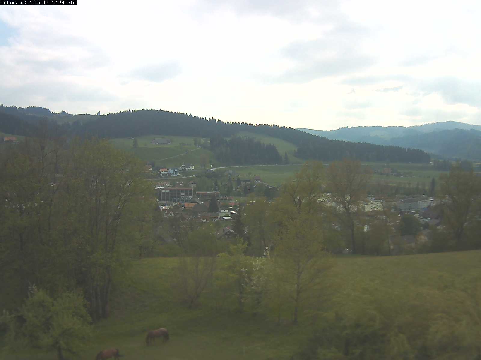 Webcam-Bild: Aussicht vom Dorfberg in Langnau 20190516-170601