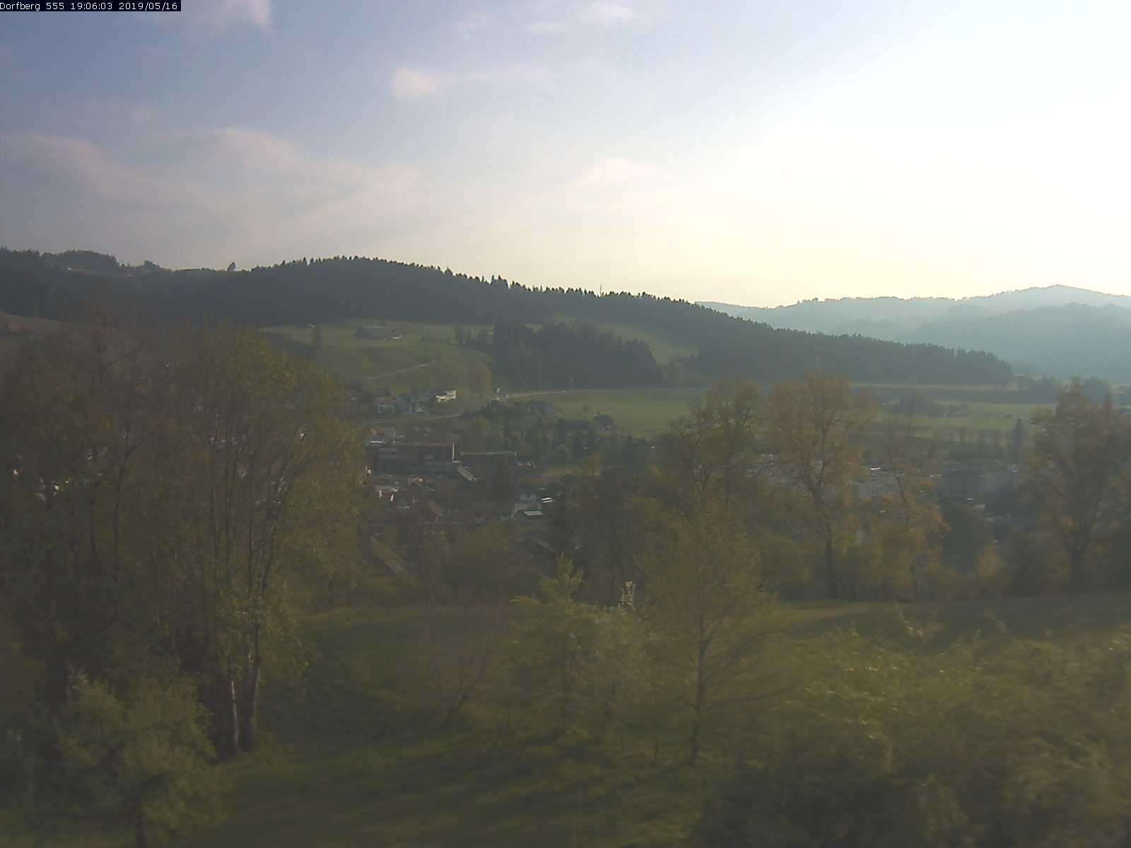 Webcam-Bild: Aussicht vom Dorfberg in Langnau 20190516-190601