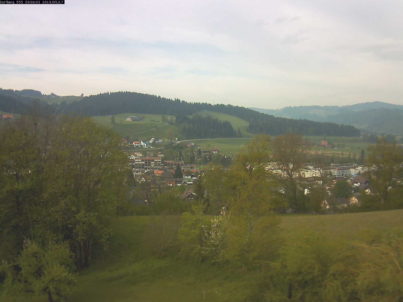 Webcam-Bild: Aussicht vom Dorfberg in Langnau 20190517-090601